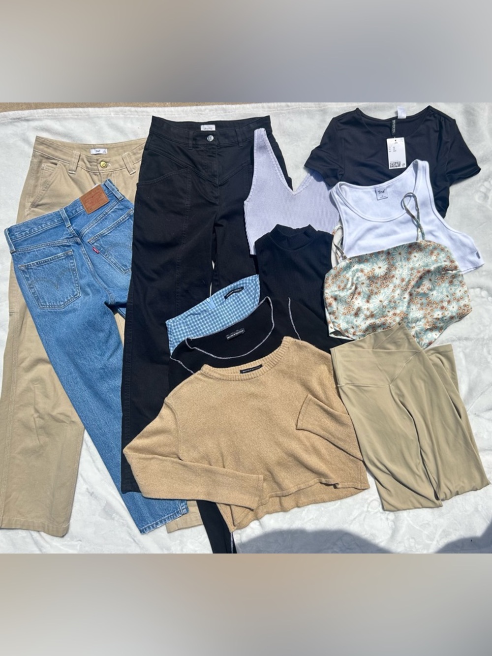 Clothing lot XS: Aritzia, Brandy Melville, Garage, Aerie..ETC